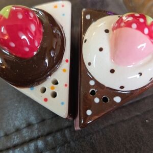 Source Unknown Strawberry Cake Slice Shakers